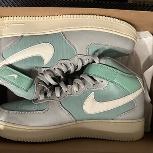 Nike High-Top Sneakers in Mint and Gray